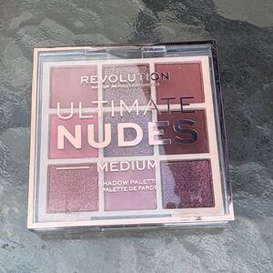 Revolution Ultimate Nudes Medium Eyeshadow Palette - Pink and Purple Hues